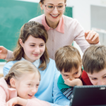 Sérgio Bento De Araújo mostra como plataformas digitais fortalecem a conexão entre professores e alunos.