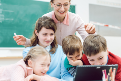 Sérgio Bento De Araújo mostra como plataformas digitais fortalecem a conexão entre professores e alunos.