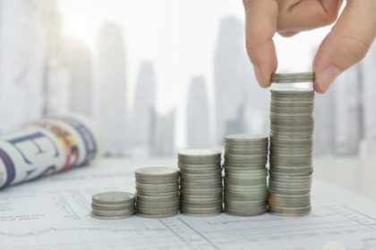 Teciomar Ábila analisa como o investimento social está transformando o lucro em uma ferramenta de impacto sustentável.