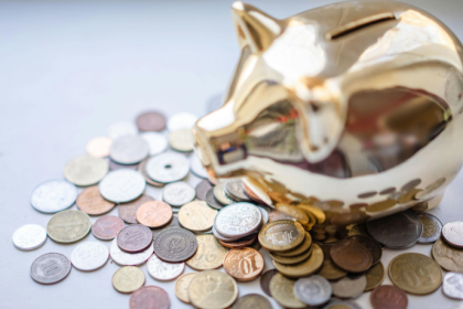 Ediney Jara de Oliveira mostra como choques geopolíticos impactam moedas, juros e o comércio internacional.