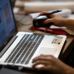 Computação quântica acelera corrida tecnológica global: o que os avanços recentes significam para inovação e empresas brasileiras?